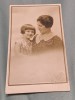 Poza de familie - mama si fica - fotografie veche, perioada regala - foto studio - fotografie anii 1920