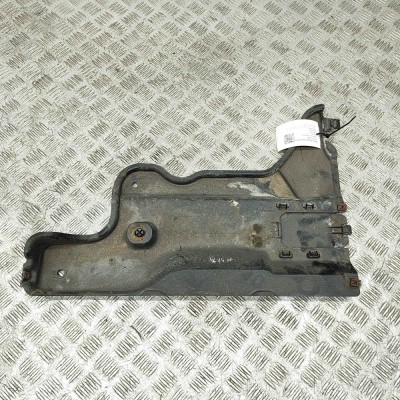 Scut motor dreapta spate VW PASSAT B8 3G2 2017 OEM: 3Q0825102A foto