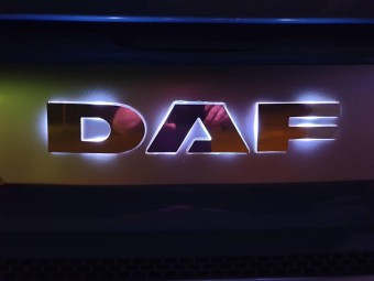 Sigla capota cromata DAF iluminata LED ALB foto