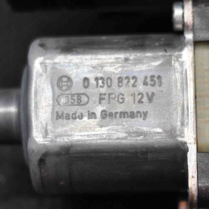 Motor macara geam ușă dreapta față VW PASSAT Variant B7 365 2012 OEM: 0130822451 1506580