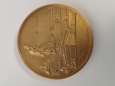 medalie bronz aurit RSR , Stema judetului Constanta .Verso , stauia poetului OVIDIU