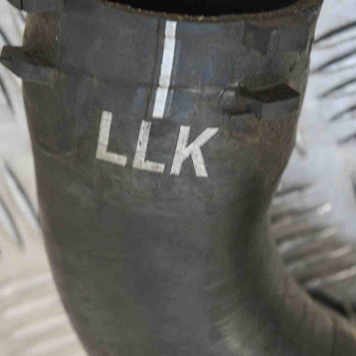 Furtun intercooler dreapta AUDI A6 4F2, C6 2006 OEM: 4F0145738F