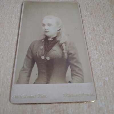 FOTO FEMEIE 1887 VECHI PE CARTON GROS 10 / 7 CM DE COLECTIE RARA! foto