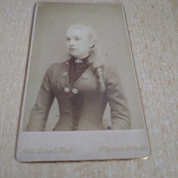 FOTO FEMEIE 1887 VECHI PE CARTON GROS 10 / 7 CM DE COLECTIE RARA!