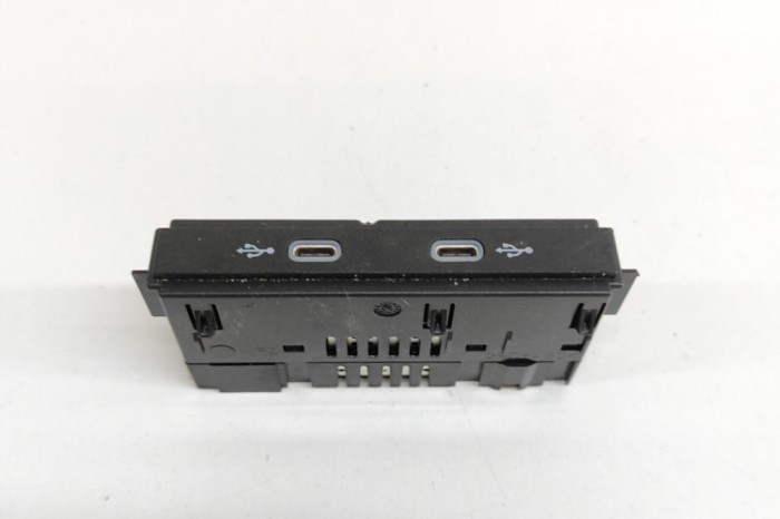 USB VW ID.4 E21 2022 OEM: 5NA035736 24835178