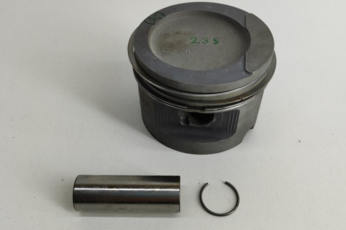 Piston AUDI 100 Avant 4A, C4 1991 OEM: 054107071 24320178
