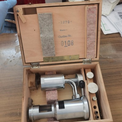 Obiect vechi de laborator, pentru presiune? foto