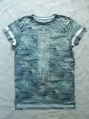 Tricou de camuflaj Primark Winner ?Be Fearless?; pentru 170 cm inaltime foto