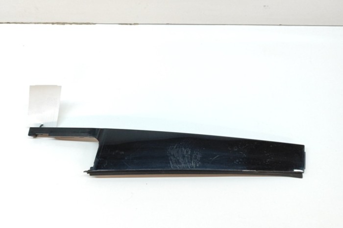 Ornament vertical ușă dreapta spate SKODA KAROQ NU7 2020 OEM: 575839902B 22344899