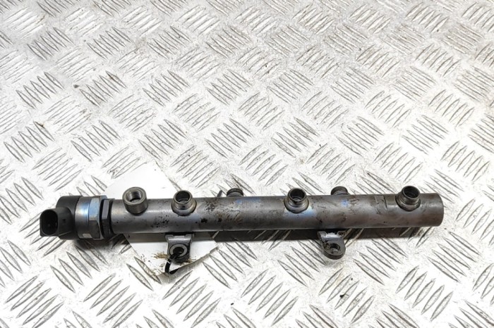 Rampa de combustibil dreapta AUDI A5 8T3 2009 OEM: 059130090AJ,057130764F,0281002854 30028552