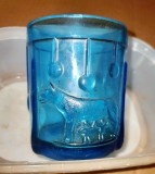 H447-Cana veche sticla masiva-Lupoaica cu puii Art Deco probabil interbelica marcata pe spate cu unn albastru deosebit stare buna.