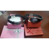 Set 2 bratari negre cu placuta metalica gravate cu textul tau.