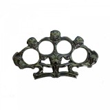 Cumpara ieftin Box Pumnal Rozeta Autoaparare Ideallstore, Argintiu, Model Cranii, Otel, 12x7 cm, 20g