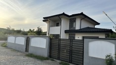 Casa Moara Grecilor in spate LCL - Finisaje de lux mobilata si utilata foto