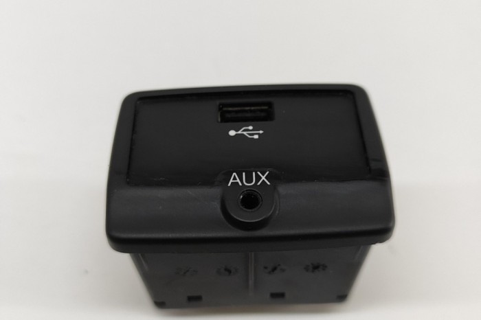 Port USB/AUX-In FIAT DOBLO MPV 263_ 2015 OEM: 6360130500 | 28955888