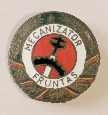 INSIGNA MECANIZATOR FRUNTAS RARA ( CITITI DESCRIEREA ) foto