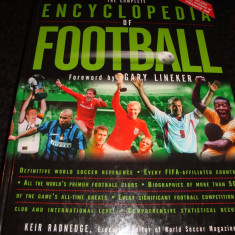 The Complete Encyclopedia of Football ( Fotbal )- 1998 - text in engleza