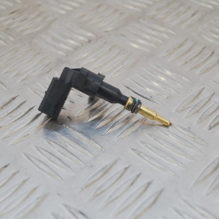 Senzor de temperatură AUDI A3 Limousine 8VS, 8VM 2014 OEM: 04E919501B 1414968