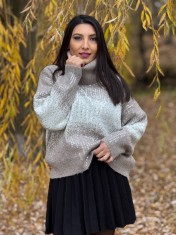 Bluza dama bej tricotata cu gat inalt si paiete