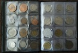 Cumpara ieftin Clasor cu 96 de monede diverse