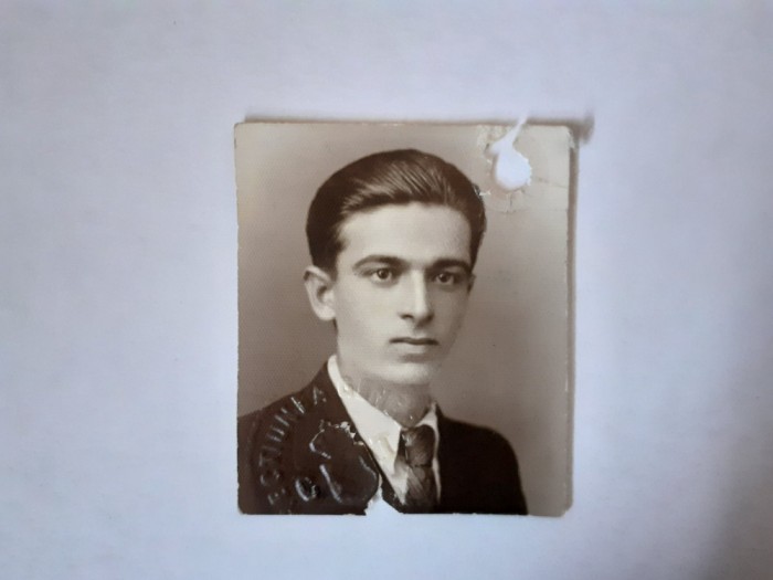 Fotografie cca 3/6 cm cu t&acirc;năr din Rom&acirc;nia