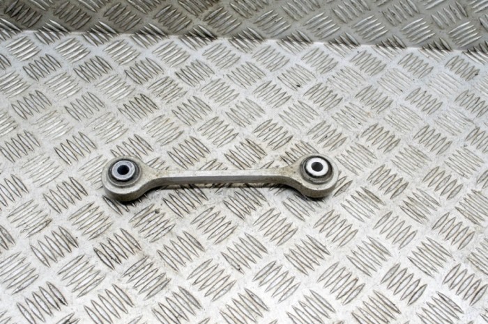 Bieleta stabilizatoare st&acirc;nga față PORSCHE CAYENNE 92A 2012 OEM: 95534306900,955.343.069.00 20208520