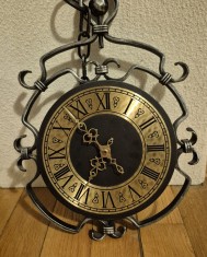Ceas de perete antic/vintage din fier forjat cu cifre romane