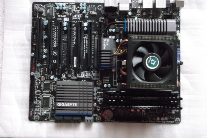 Kit Gaming Retro Gigabyte 990FXA UD5 + FX 6300 + 16gb ddr3 socket AM3+,cooler inclus
