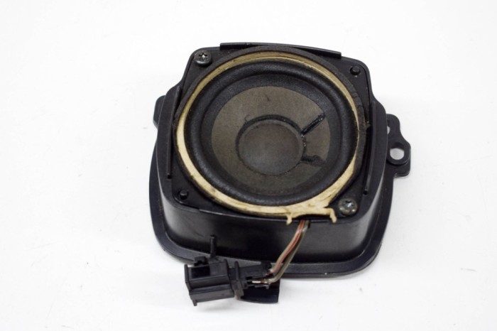Difuzor ușă st&acirc;nga spate AUDI A8 D3 4E2, 4E8 2003 OEM: 4E0035411 13941242