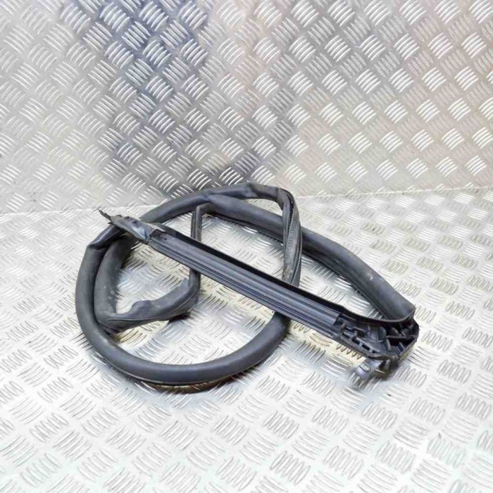 Garnitura ușă st&acirc;nga spate TESLA MODEL S 2017 OEM: TMSP-T04,7D241213F15