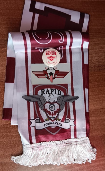D9 M5 1 - sport - fotbal - fular, insigna si abtibild de colectie - Clubul Rapid Bucuresti!!