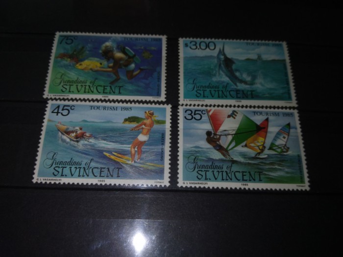 TIMBRE THE GRENADINES OF ST VINCENT VAPOARE