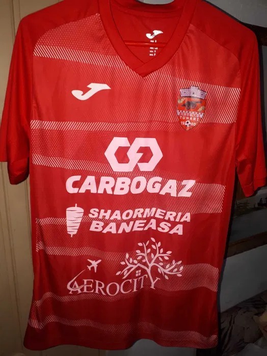 Tricou cu autografe+Sort Arsenal Tunari-Banii merg la un baiat bolnav