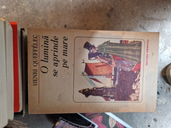 O lumină se aprinde pe mare vintage