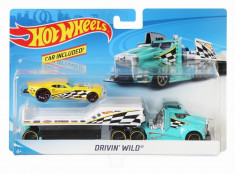 Set camion si masina sport Hot Wheels Driving Wild foto