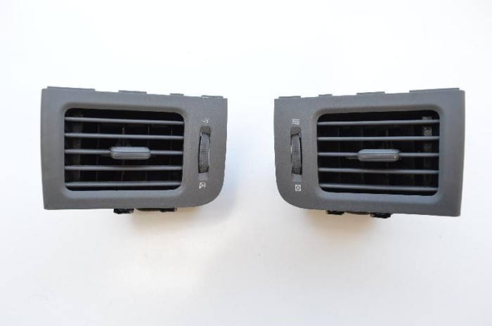 Gura de ventilație planșa de bord NISSAN X-TRAIL T31 2008 OEM: 68761JG00A,P19680A75000,68760JG00A,P19670A75000 1887922