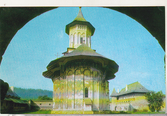 bnk cp Manastirea Moldovita - Vedere generala de sub portal - uzata
