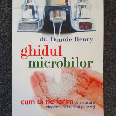 GHIDUL MICROBILOR - Bonnie Henry