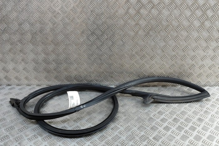 Garnitura ușă dreapta față AUDI A5 F53 2017 OEM: 8W6831708D | 31221835
