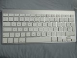 Tastatura Wireless Apple Magic Keyboard A1314, Bluetooth, Carcasa Aluminiu, Model 2 Baterii AA, Layout QWERTY