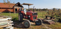 Tractor u445 foto