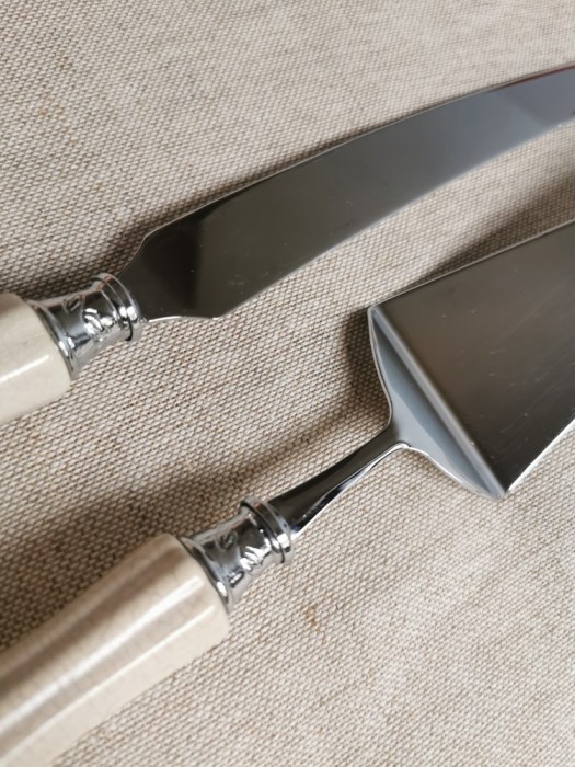 Set elegant ustensile pentru servit