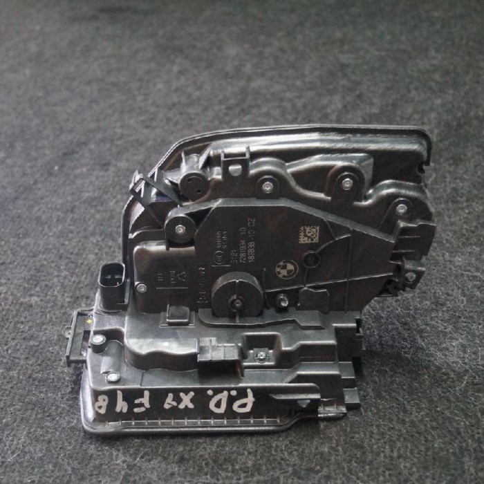 &Icirc;ncuietoare ușă dreapta față BMW X1 F48 2015 OEM: 7281934 2071053