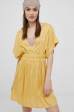 Cumpara ieftin Roxy rochie culoarea galben, mini, evazati
