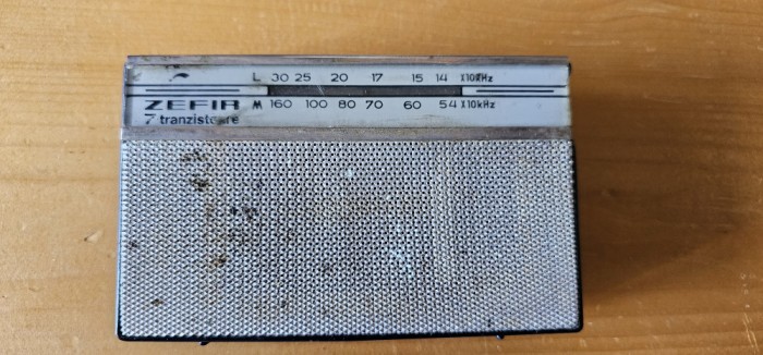 RADIO ZEFIR S 631 TN2 , 7 TRANZISTOARE ELECTRONICA , NU FUNCTIONEAZA .