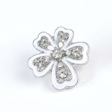 Brosa martisor floare alba cu pietre argintii