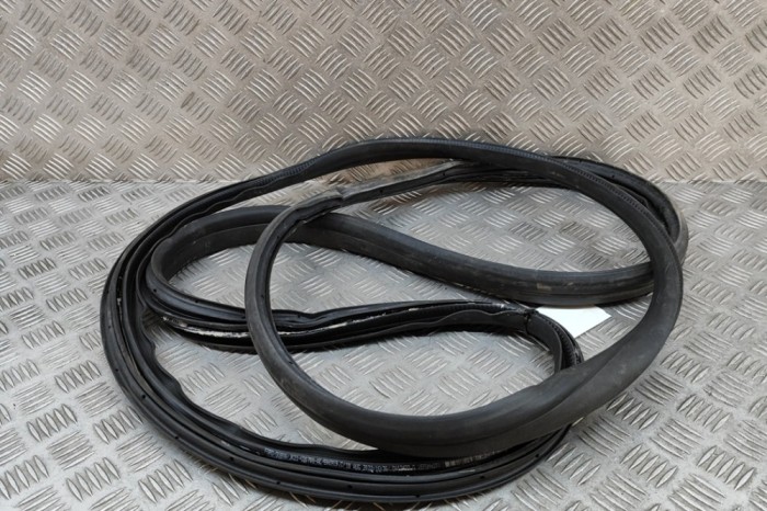 Garnitura ușă dreapta față FORD TRANSIT CUSTOM 2023 OEM: JK21-V20708-AE | 29757824