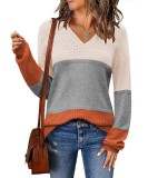 Tricou de damă cu guler &icirc;n V, tricotat, ușor, cu blocuri de culoare și dungi, croială slim, cu croșetare &ndash; Gri XL