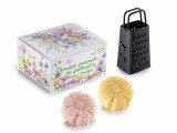 Cumpara ieftin Set 2 flori ceara parfumata, razatoare in cutie cadou, aroma Trandafiri si Vanilie m 9 x 8,5 x 4,5 H