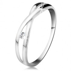 Inel din aur alb 585 - diamant rotund transparent, brațe despicate intersectate - Marime inel: 58